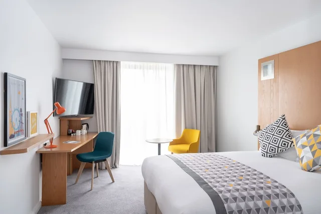 غرفة قياسية بسرير فردي، Holiday Inn Bournemouth 1/6
