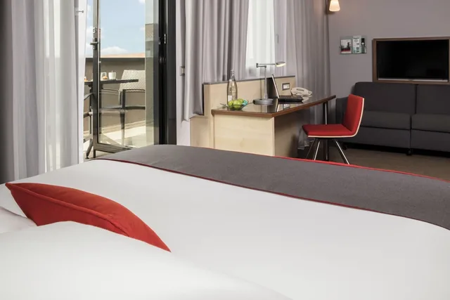 جناح بسرير كوين بشرفة، HOLIDAY INN EXPRESS TOULOUSE AIRPORT 3/6