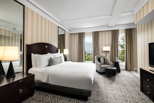 Cupola, Suite, King Bed, Mountain View, Sofa، Inns At The Equinox 2/4