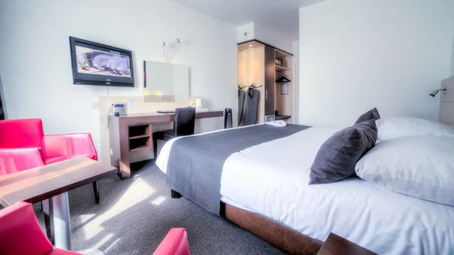 غرفة تنفيذية بسرير كوين، HOTEL CASTEAU RESORT MONS 4/10