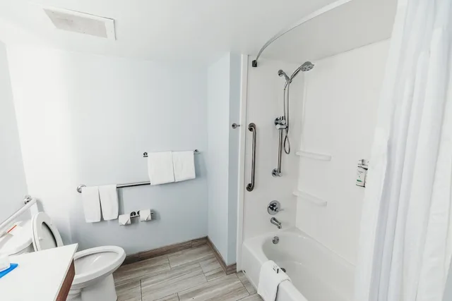 غرفة قياسية بسرير كينج، Holiday Inn Express Atlanta Ne I 85 Clairmont 8/8