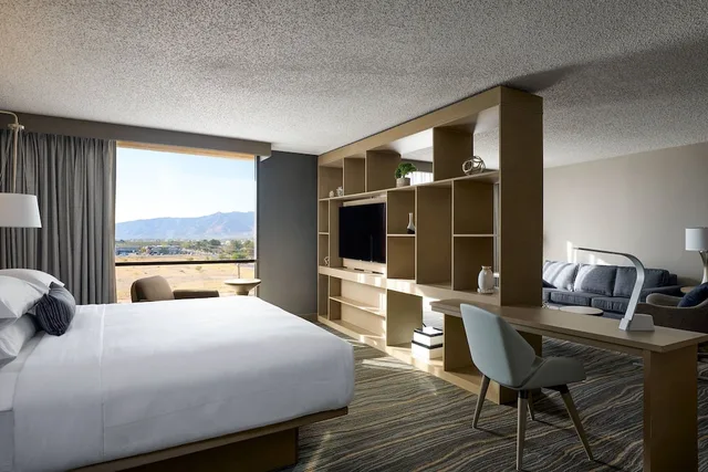 Room, King Bed, Pool View, Patio, El Paso Marriott 10/10