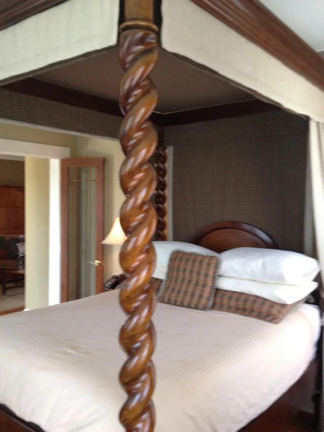 جناح بشرفة، The Belvedere Inn & Restaurant 2/3