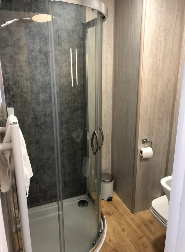 غرفة ثلاثية بسرير مزدوج، The Queens Head Hotel 3/3