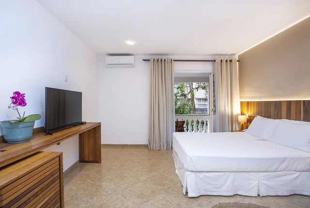 جناح بريميوم بسرير كوين، Hotel Mercedes 1/3