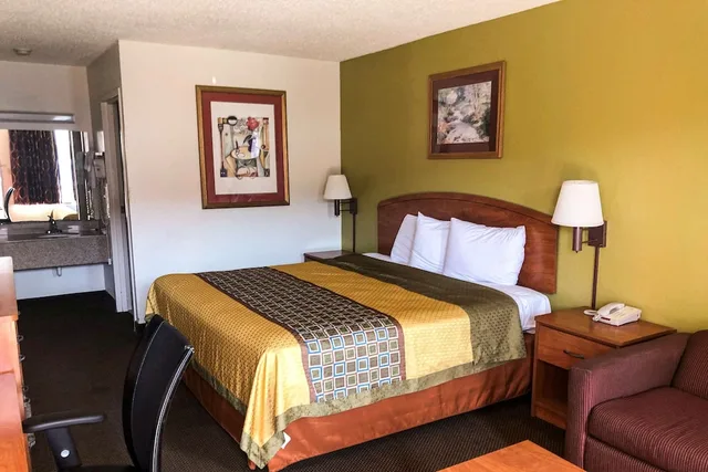 غرفة بسرير كينج لذوي الإعاقة، Econo Lodge Oklahoma City Northeast 1/1