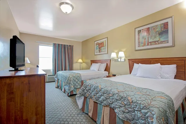 Room, 2 Queen Beds, Days Inn by Wyndham Downtown St. Louis 1/1
