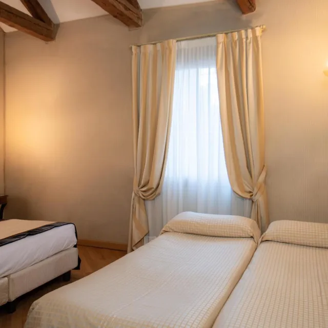 غرفة عائلية مع أريكة، Hotel Paganelli Venice 4/10
