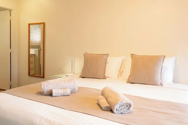 شقة بسريرين كينج بغرفتي نوم بمطبخ، Cascade Garden Apartments 2/3