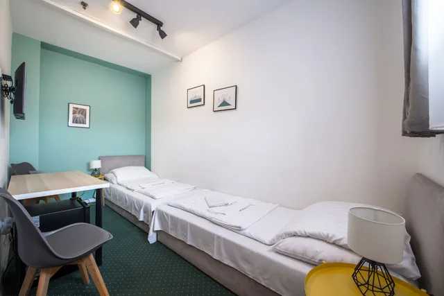 Compact, Twin Beds، Chesscom Hotel 2/5