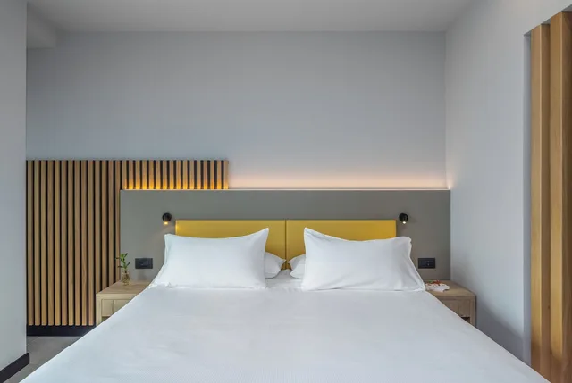 غرفة ديلوكس بسرير كوين بشرفة، Hotel Garda 4/6
