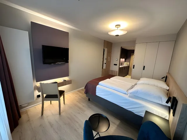غرفة بسرير فردي وسرير كوين بشرفة، Room in B&B - Studio for 2 People in Hamburg Mitte, Cozy and Modern 1/1