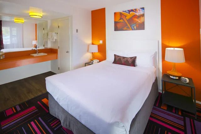 غرفة بسرير كوين، Hotel Zed Kelowna 2/4