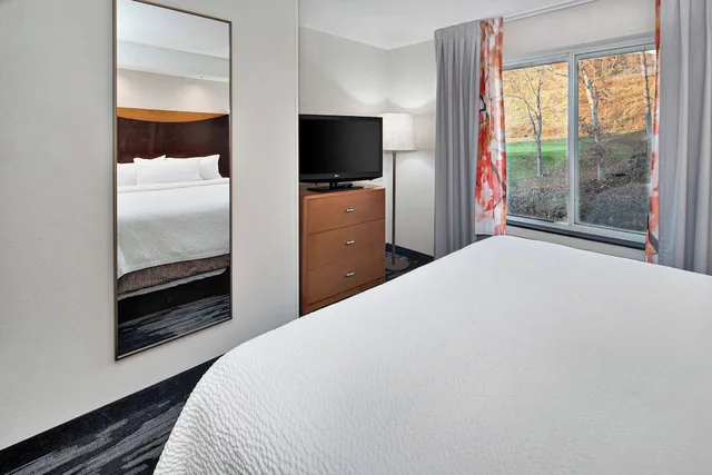 جناح بسرير كينج مع أريكة، Fairfield Inn & Suites Marietta 2/3