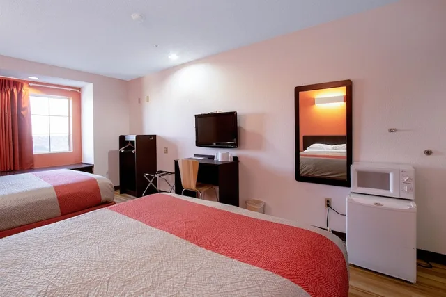غرفة قياسية بسريرين كوين، Motel6 El Paso, TX - Southeast 4/8