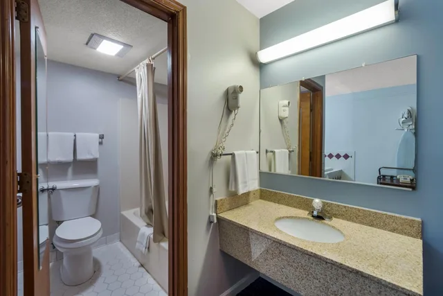 غرفة بسرير كينج بحوض استحمام، Rodeway Inn Augusta West - Fort Gordon 6/7