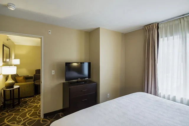 Suite, King Bed, Sofa, Accessible, MainStay Suites Fargo - I-94 Medical Center 4/6