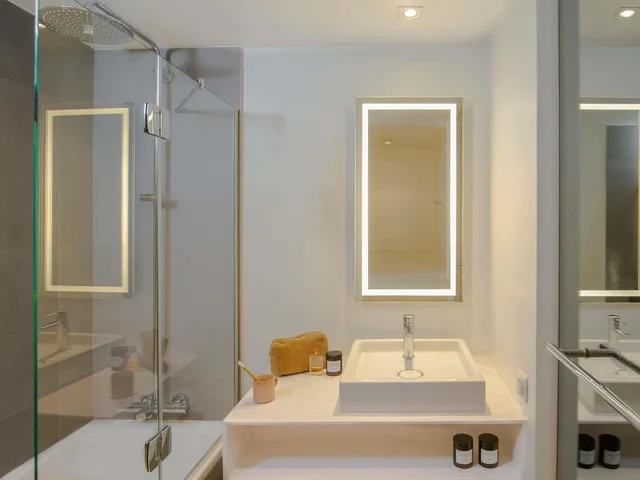 غرفة تنفيذية بسرير كوين في طابق مرتفع، Novotel Paris Porte Versailles Hotel 2/2