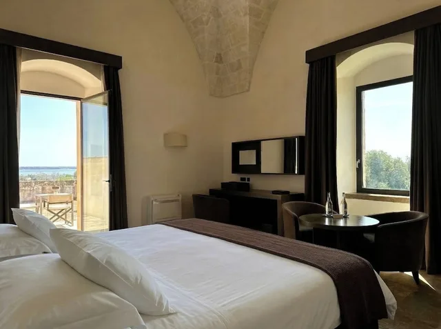 جناح جونيور بسرير كينج بإطلالة على البحر، Relais Histo San Pietro sul Mar Piccolo 1/1