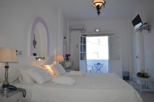 غرفة ثلاثية، Melina Hotel 3/3
