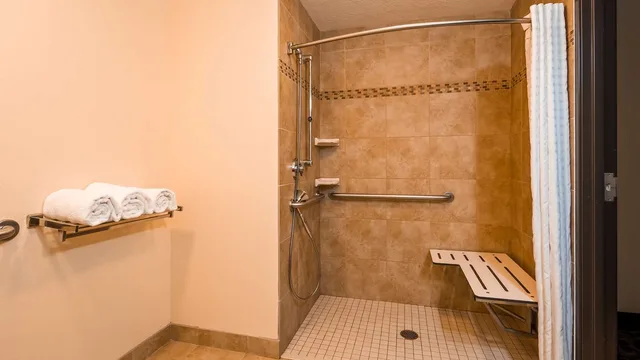 غرفة بسرير كينج لذوي الإعاقة، Best Western Plus Airport Inn Suites Salt Lake City 7/7