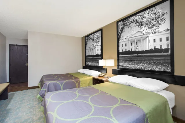 غرفة بسريرين مزدوجين للمدخنين، Super 8 by Wyndham Waldorf 1/3