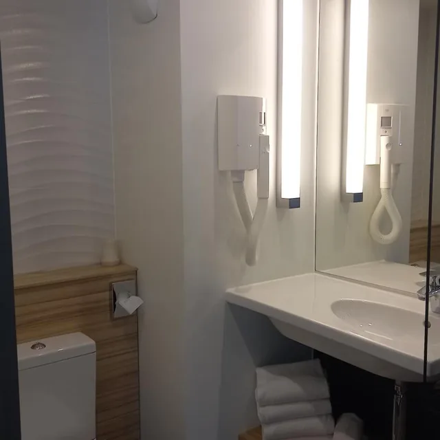 غرفة قياسية رباعية، Campanile Le Mans Centre Gare 8/10