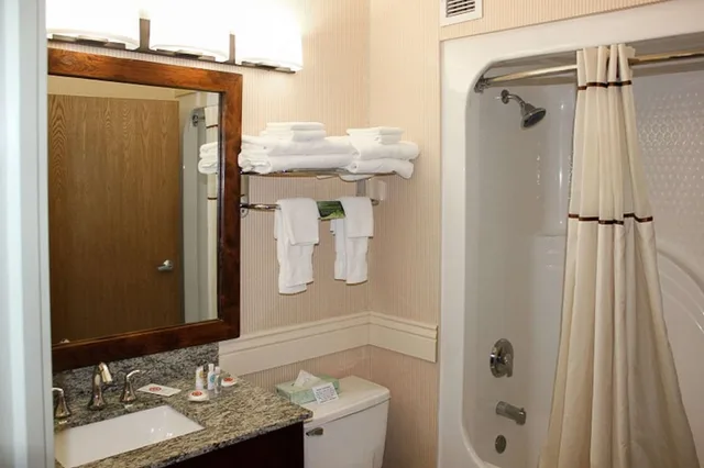 غرفة بسرير كوين، Comfort Inn Richfield I-70 2/2