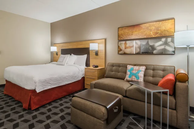 استوديو بسرير كينج مع أريكة، TOWNEPLACE SUITES LATHAM ALBANY AIRPORT 3/10