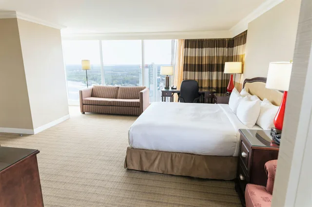 Room, King Bed, Us Falls View, Hot Tub، Hilton Niagara Falls/ Fallsview Hotel and Suites 1/2