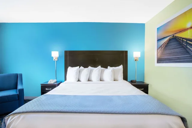 غرفة قياسية بسرير كينج للمدخنين، Days Inn by Wyndham Wrightstown 3/10