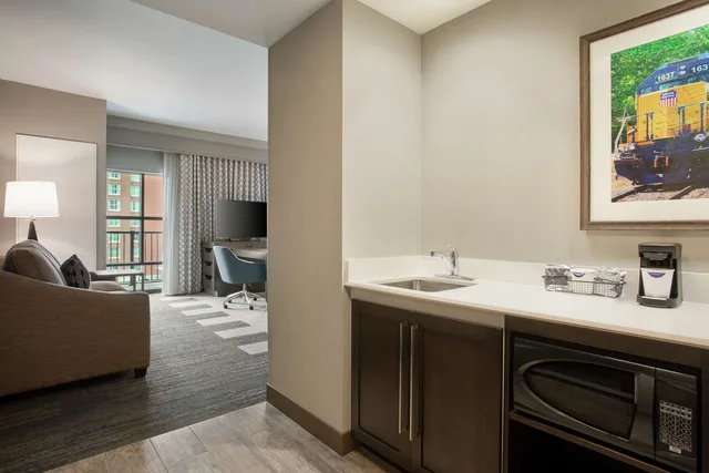 Studio, Suite, King Bed, Balcony, Hampton Inn and Suites Kansas City Downtown Crossroads 2/2