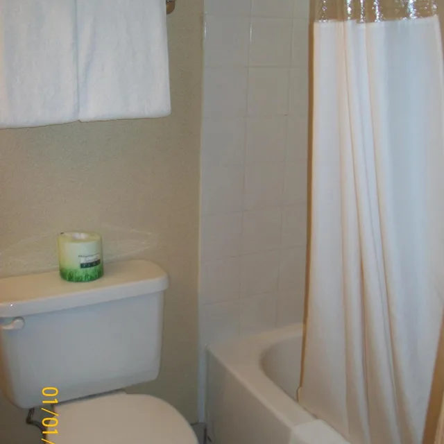 1 Bedroom, Boardroom, Suite، Days Inn by Wyndham Moose Jaw 4/4
