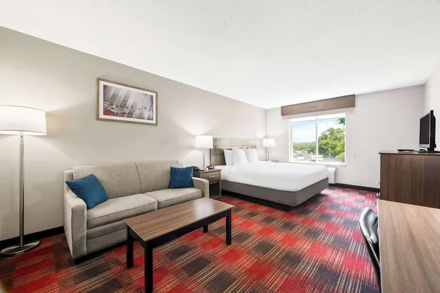 غرفة قياسية بسرير كينج مع أريكة، Best Western Dartmouth-New Bedford 3/5
