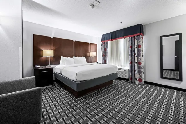 جناح بسرير كينج لذوي الإعاقة، Comfort Suites Williamsburg Historic Area 1/3
