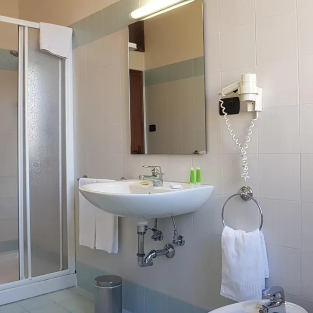 غرفة رباعية، Terme Di Castel San Pietro 8/8