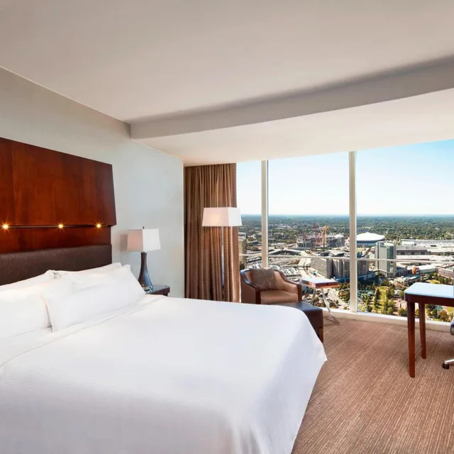 غرفة تقليدية بسرير كوين بحوض استحمام لذوي الإعاقة، The Westin Peachtree Plaza Atlanta 1/10