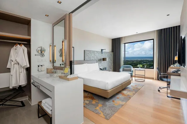 غرفة بريميوم بسرير كينج، Holiday Inn & Suites Rayong City Centre 1/5