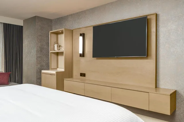 غرفة بسرير كينج في طابق مرتفع، The Westin Tysons Corner 3/5