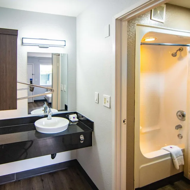 غرفة رباعية بسرير مزدوج، Motel6 Kissimmee, FL - Orlando 4/7