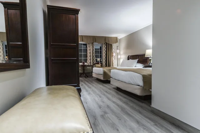 Superior, King Bed, 2 Queen Beds, Partial Lake View، St Christophe Hotel Spa Ascend Hotel Collection 3/4