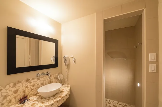 جناح بريميوم بسرير كينج، Chateau Bromont 2/5