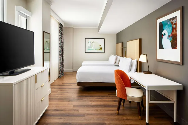 غرفة بسريرين منفصلين لذوي الإعاقة، The Terrace Hotel Lakeland, Tapestry Collection by Hilton 1/2