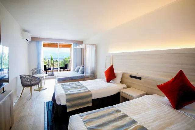 غرفة ديلوكس بسريرين منفصلين بشرفة في المبنى الرئيسي، Hotel Breezebay Marina 2/4