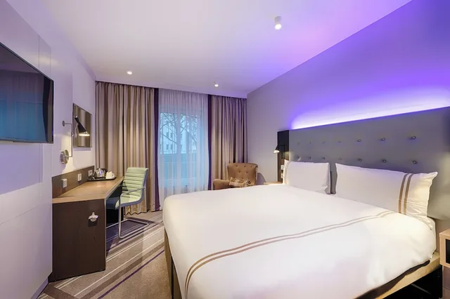 غرفة قياسية بسرير مزدوج، Premier Inn Dusseldorf City Friedrichstadt 1/6