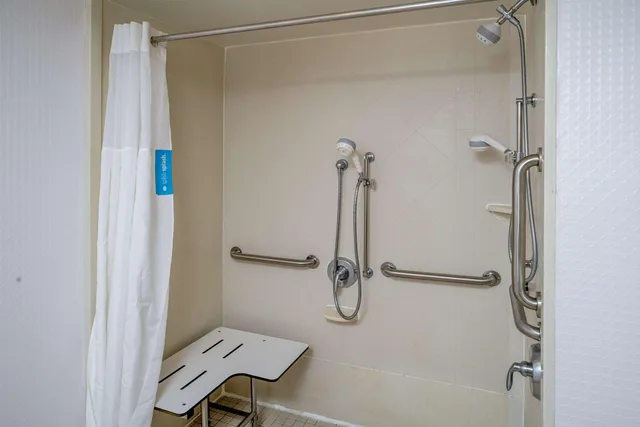 غرفة بسرير كوين، Hampton Inn Charleston-Downtown 5/7