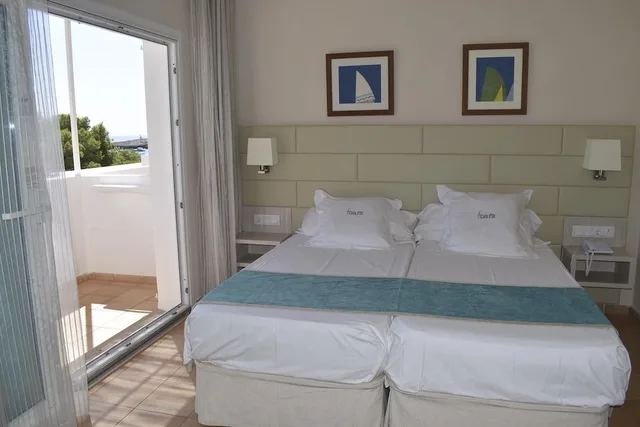 غرفة ثلاثية بإطلالة على البحر بشرفة، Hotel Cala d Or - Adults Only 4/9