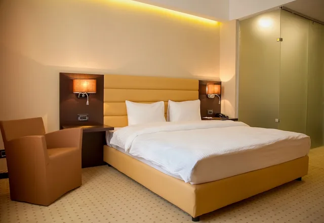 غرفة قياسية بسريرين منفصلين بغرفة نوم واحدة مفردة بسرير كينج، Comfort Hotel Astana 8/10