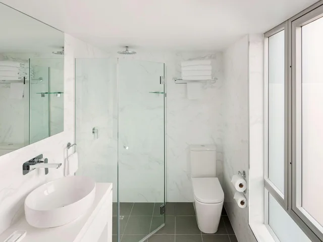 غرفة عائلية بسرير كينج وسريرين كينج، IBIS SYDNEY WORLD SQUARE 3/3