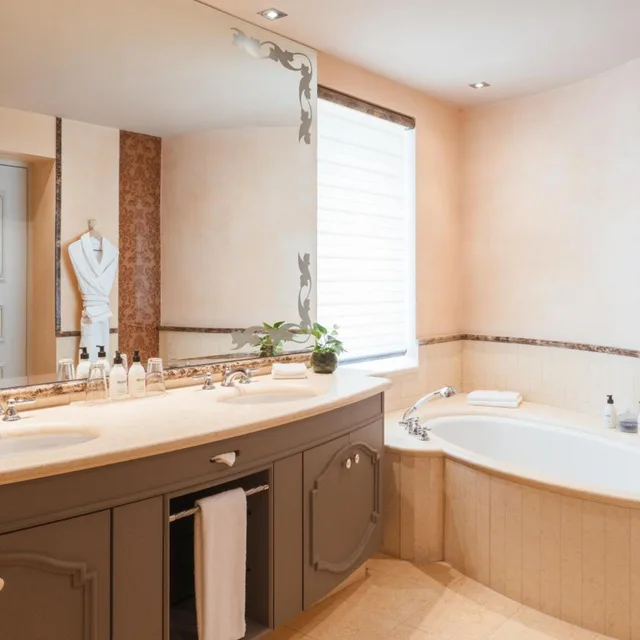 2 Bedrooms, Carlton, Suite, Lake View, Carlton Hotel St Moritz 2/5
